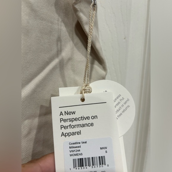 Vuori Women's Small Coastline Vest Milkweed Cream NWT Drapey Twill Button-Up - Picture 5 of 13